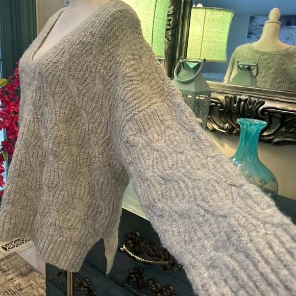 Lucky Brand Light Gray V-Neck Sweater Side Slits Soft Women’s XLG - Picture 2 of 12